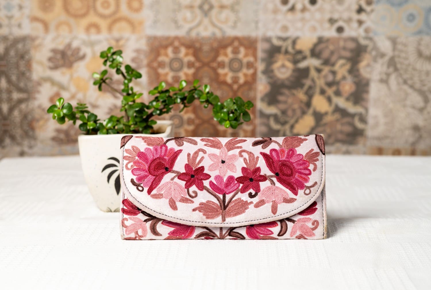 IVORY RADIANCE AARI EMBROIDERY CLUTCH